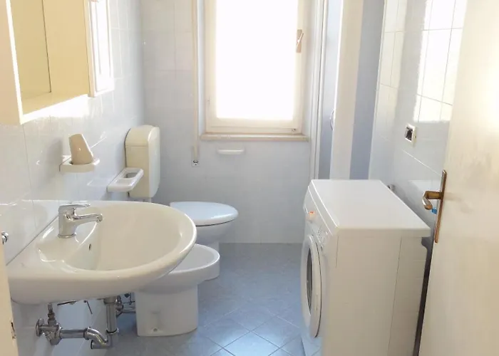 Birght Flat In A Quiet Area Near The Апартаменты Бибионе