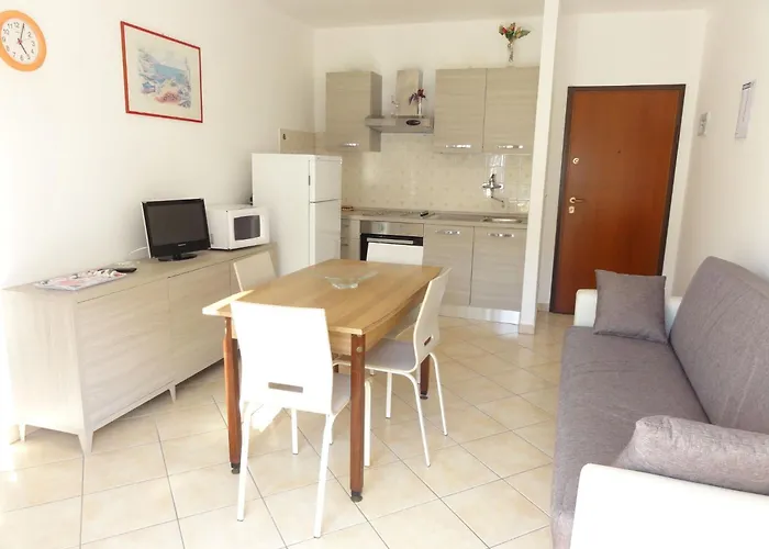 Apartament Birght Flat In A Quiet Area Near The *